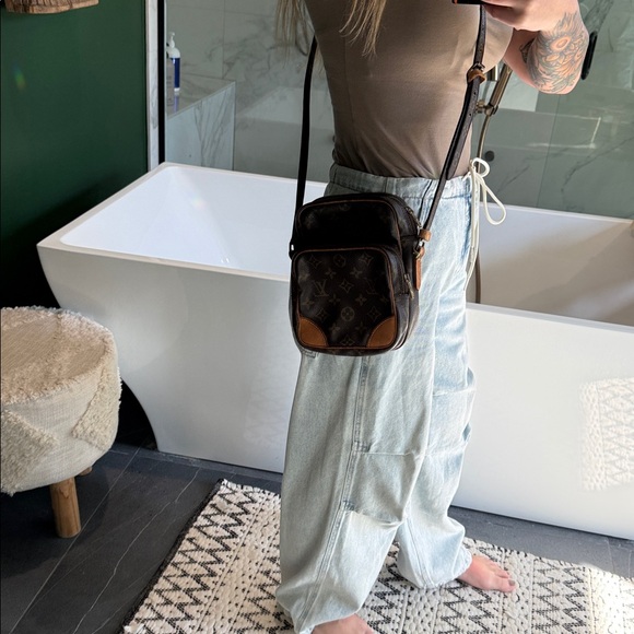 Louis Vuitton Monogram Canvas Messenger Bag - Picture 11 of 11